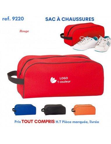 Sac rouge de voyage avec logo et fermeture éclair, accompagné de petites trousses colorées en bas.